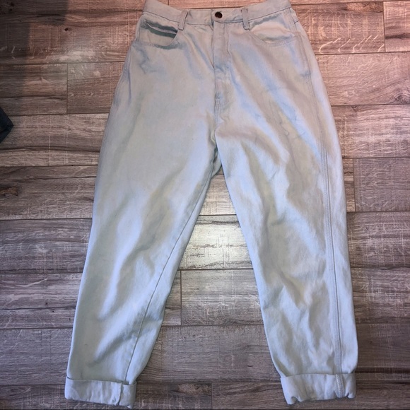 Light Wash Mom Jeans - Picture 3 of 5